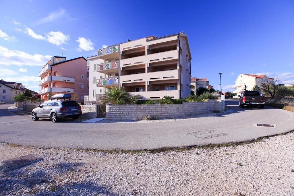 Apartments Miroslav Povljana Exterior foto