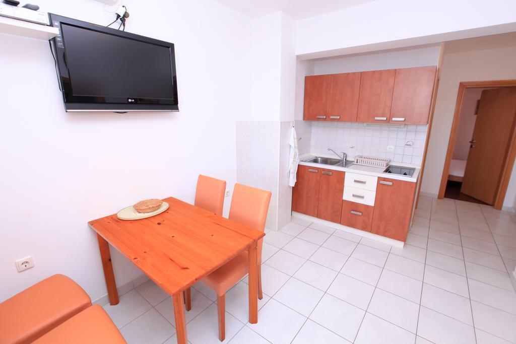 Apartments Miroslav Povljana Exterior foto